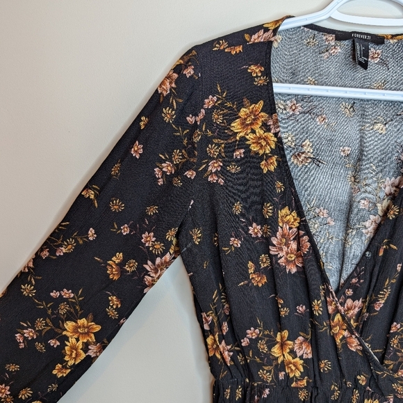 Forever 21 Long Sleeve Floral Wrap Dress Women’s Size Large Black and Yellow - Picture 7 of 9